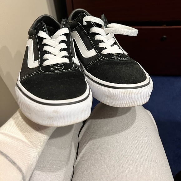 EUC Vans Ward Lo Suede Sneakers - Picture 2 of 5